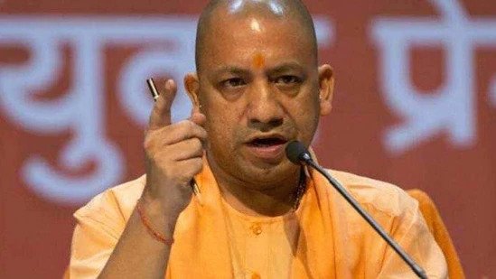अखिलेश के खिलाफ भाजपा ने सत्यपाल सिंह बघेल को उतारा Chief Minister Yogi Adityanath and former Chief Minister Akhilesh Yadav are contesting the assembly elections for the first time.