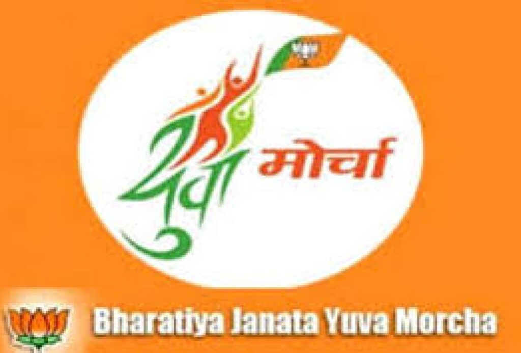Bharatiya Janata Party's Yuva Morcha national executive member Gajanan Tilve on Sunday joined the Congress from Shivoli. he accused