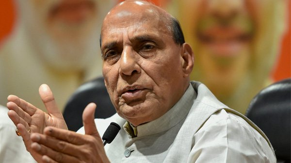 रक्षामंत्री राजनाथ सिंह हुए कोविड के शिकार, ट्वीट कर दी जानकारी The country's Defense Minister Rajnath Singh has also become corona infected. He has been hit by Corona. He himself has given the news