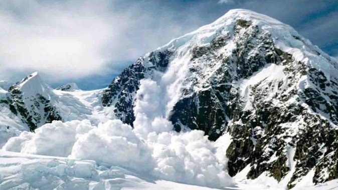 A sad news has come out from Arunachal Pradesh. Seven soldiers died after being hit by an avalanche in the hilly area here.