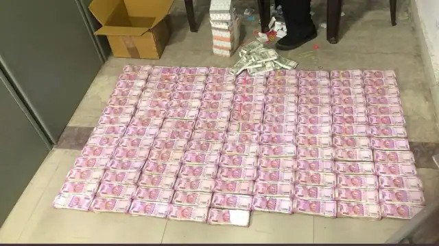 Income tax department raids on former IPS house. According to the information received so far, 600 private lockers have been recovered in