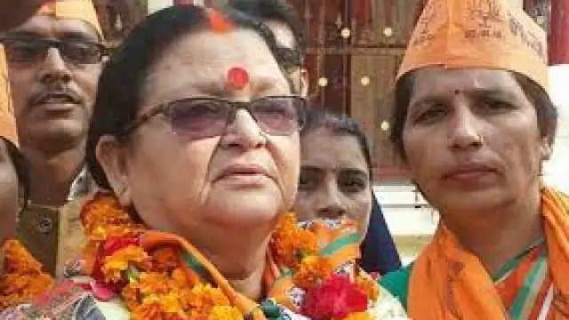 Kanpur Mayor Pramila Pandey was accused of breaching the secrecy of voting during the ongoing voting in the third phase of the assembly