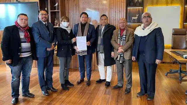 All five Congress MLAs from Meghalaya on Tuesday decided to join the Meghalaya Democratic Alliance (MDA). Opposition in Meghalaya