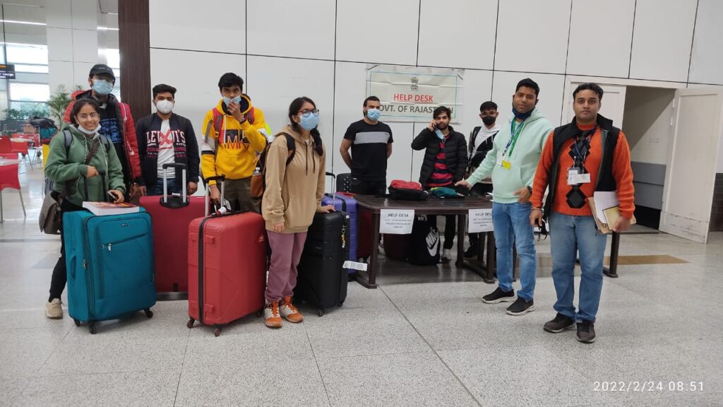 यूक्रेन से दिल्ली पहुंचे राजस्थान के 17 विद्यार्थी अपने गंतव्य के लिए रवाना