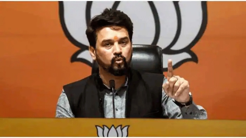 अखिलेश तेरे चार यार, गुंडा, अपराधी, माफिया और भ्रष्टाचारः ठाकुर BJP's UP election co-in-charge and Union Minister Anurag Thakur, while holding a press conference in Lucknow, targeted Congress leader