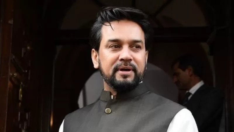 जनता ने योगी को दोबारा चुनने के लिए मतदान कियाः अनुराग Union Minister Anurag Thakur did a door to door election campaign in Sigra, Varanasi. While talking to the media during the campaign, he said