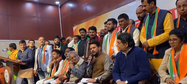 साईकिल रखो नुमाइश में, कमल ही खिलेगा 2022 मेः अनुराग ठाकुर