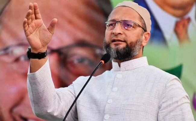 स्टार प्रचारकों की सुरक्षा होगी और चाक-चौबंद A few days after the incident of firing on AIMIM chief Asaduddin Owaisi's car in western Uttar Pradesh, the Election Commission has