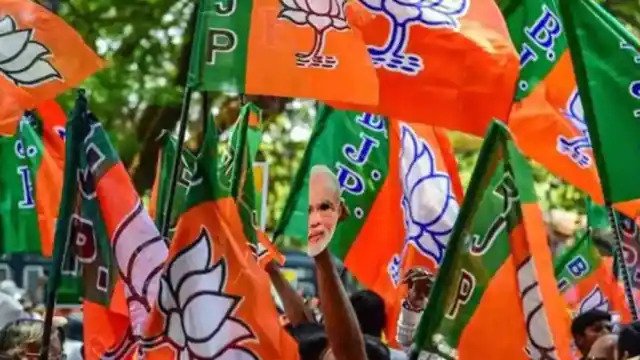 उत्तराखंडः भाजपा के दृष्टि पत्र में लवजिहाद से लेकर गौ संतान तक, जानिये सब कुछ BJP released its manifesto for Uttarakhand on Wednesday. Farmers and youth in the manifesto issued in the name of vision letter
