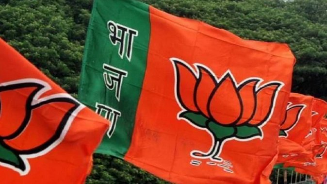 त्रिपुरा में भाजपा को बड़ा झटका, दो विधायकों ने छोड़ी पार्टी BJP has suffered a major setback in Tripura. Two party MLAs Sudip Roy Burman and Ashish Kumar Saha have resigned from the