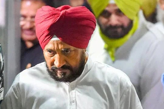 ‘बिहार के भैया’ वाले बयान पर बुरे फंसे चन्नी, विरोधियों के निशाने पर आए Controversy has arisen over the remarks made by Punjab Chief Minister Charanjit Singh Channi on the people of UP-Bihar. In fact Channi