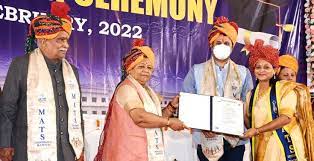 शिक्षित और प्रतिभावान व्यक्तित्व अहंकार रहित होता है: राज्यपाल उइके Governor Anusuiya Uikey attended the convocation ceremony of Mats University today. Graduates, post graduates, M.Phil and Ph.D.