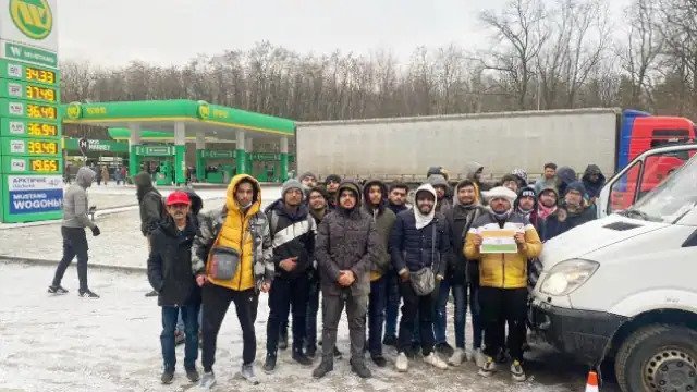 कीव में वीकेंड कर्फ्यू हटा, भारतीय दूतावास ने छात्रों को रेलवे स्टेशन जाने को कहा Weekend curfew has been lifted in Kyiv, the capital of Ukraine. The Indian Embassy in Kyiv has advised students to visit the railway station