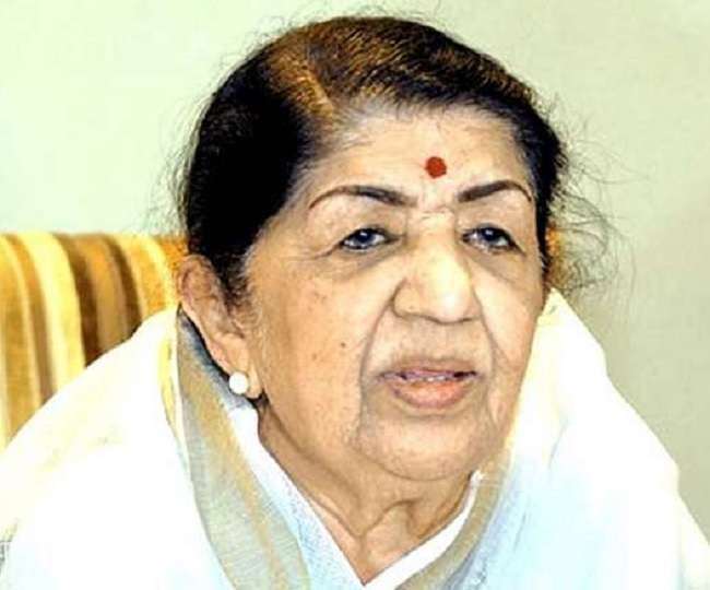 शिवाजी पार्क पहुंचा लता मंगेशकर का पार्थिव शरीर On Sunday, the country's famous singer and vocalist Lata Mangeshkar said goodbye to the world. The whole country mourned after hearing