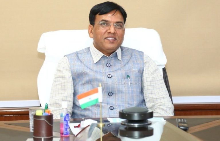 5 से 15 साल के बच्चों को कब से लगेगा कोरोना टीका Union Health Minister Mansukh Mandaviya said on Saturday that the Central Government should at the earliest, after getting