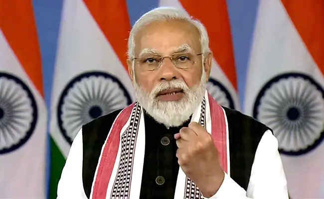 अखिलेश को मोदी ने बताया कट्टा-सट्टा को छूट देने वाला Prime Minister Narendra Modi, the star campaigner of the Bharatiya Janata Party for the 2022 Uttar Pradesh assembly elections