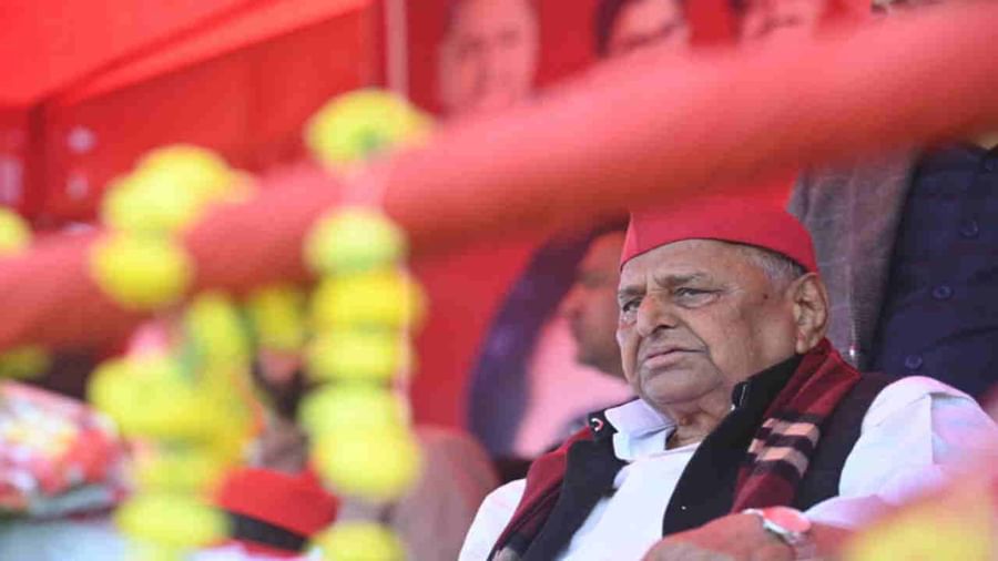 मुलायम ने बेटे अखिलेश के लिए मांगे वोट For the first time after the 2019 Lok Sabha elections, Samajwadi Party's founder and patron Mulayam Singh Yadav, after nearly