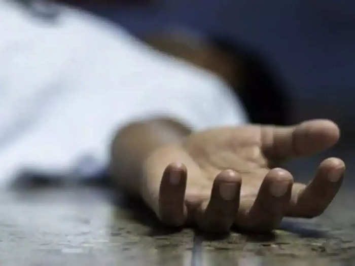 हैवानियत की हद! चोरों ने 70 साल की महिला से किया रेप, एक की हत्या A heart-wrenching incident has come to light in South 24 Parganas district of West Bengal. On Saturday night, thieves robbed a 70-year-old