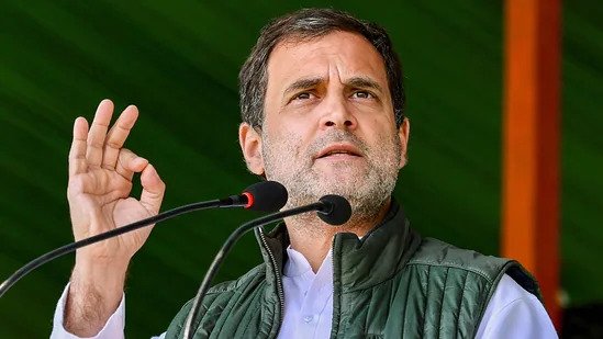 मप्र, अरुणाचल व गोवा में भाजपा ने हमारी सरकार चुराईः राहुल गांधी Congress leader Rahul Gandhi, who reached Amethi to campaign for Congress before the sixth and seventh assembly elections, made