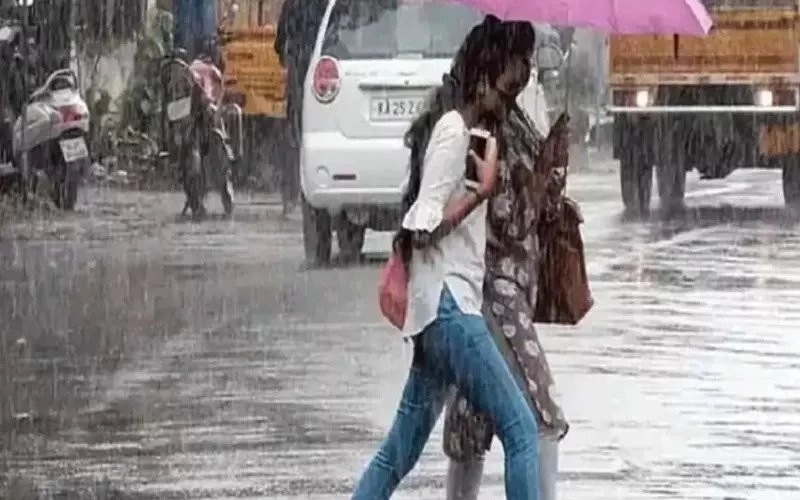 दिल्ली-एनसीआर में बारिश ने फिर बढ़ाई ठंड