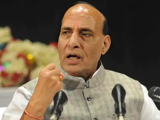 राजनाथ का राहुल पर वार बोले-शक्सगाम घाटी नेहरू ने चीन को सौंपी Union Defense Minister Rajnath Singh took a dig at Congress leader Rahul Gandhi for his recent 'China-Pakistan' remarks and