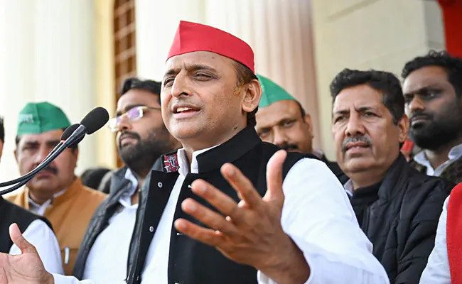 सपा ने चुनाव आयोग से की शिकायत, मेरठ और बुलंदशहर में मतदान शुरू न कराने का लगाया आरोप The Samajwadi Party has alleged that the officers of the Bulandshahr district's Vidhan Sabha Anupshahr-67 are being indecisive with the