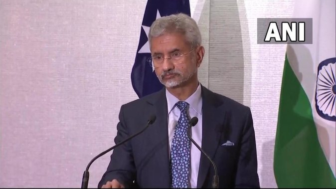 कई संकटों से जूझ रही दुनियाः विदेश मंत्री External Affairs Minister S. Jaishankar has spoken out loud and bold about the current Russia-Ukraine crisis. Addressing the program.