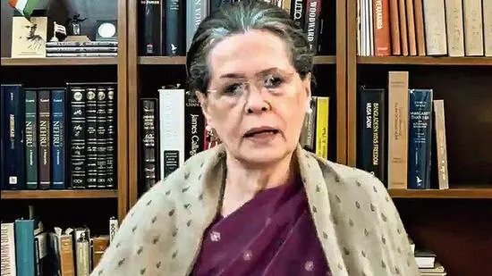 देश में 12 लाख सरकारी नौकरी के पद खालीः सोनिया गांधी Congress interim president Sonia Gandhi on Monday strongly targeted the BJP government. Sonia said about the UP elections