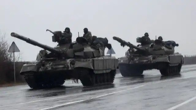रूसी हमले में 40 सैनिकों और 10 नागरिकों की मौत, यूक्रेन सरकार का दावा The war between Ukraine and Russia continues. Meanwhile, quoting the Ukrainian President's Office, the media said that so far 40 Ukrainian