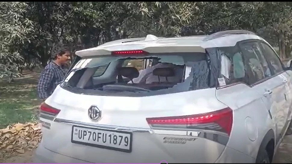 कुंडा में बवाल: सपा प्रत्याशी गुलशन यादव की गाड़ी पर हमला Voting is underway in Uttar Pradesh for the fifth phase, which will end at 6 pm. Meanwhile, there is news that SP candidate Gulshan Yadav