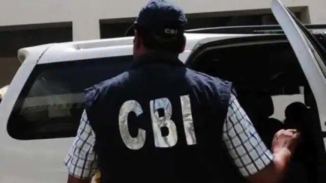 CBI ने रेलवे के इंजीनियर को रिश्वत लेते हुए पकड़ा, 60 लाख बरामद CBI has arrested Anand Subramaniam from Chennai in connection with the disturbances in the National Stock Exchange a few years back.
