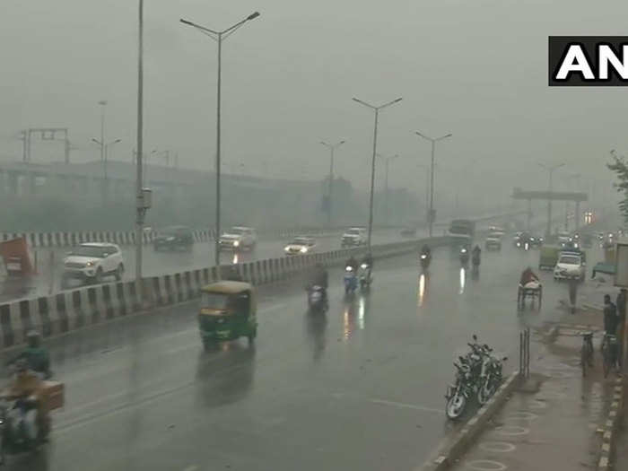 देशभर में ठंड से नहीं मिलेगी राहत, आज रात बारिश के आसार In many states of North India including Delhi and UP, the winter which is decreasing after 26 January, can now make a comeback. According