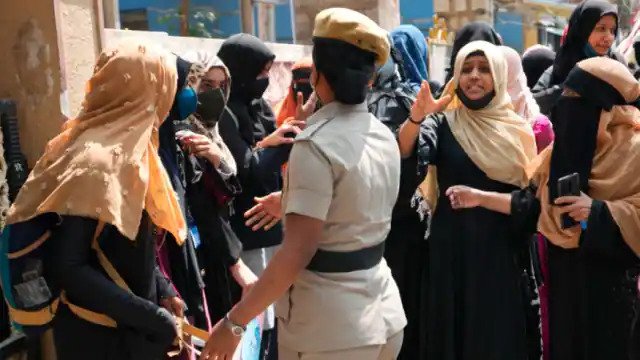 इस्लाम का हिस्सा नहीं हिजाब, 1985 से कॉलेज में चल रही यूनिफॉर्म: राज्य Wearing a hijab is not a requirement for the religious beliefs of Islam. Keeping this in mind, the government has decided to ban hijab