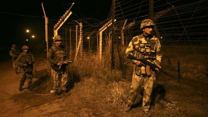 पाक की साजिश नाकाम, सेना ने मार गिराए तीन घुसपैठिए In Jammu and Kashmir's Samba sector, three infiltrators have been killed by Border Security Force personnel on the International Border.