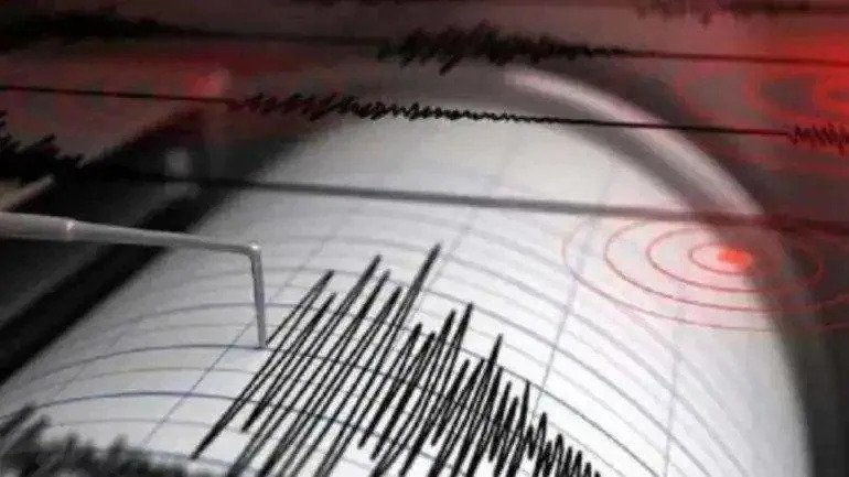 5.7 तीव्रता वाले भूकंप के झटकों से हिला जम्मू कश्मीर Earthquake tremors were felt in all the districts of Jammu and Kashmir in the morning. Most of the people came out of their homes after these