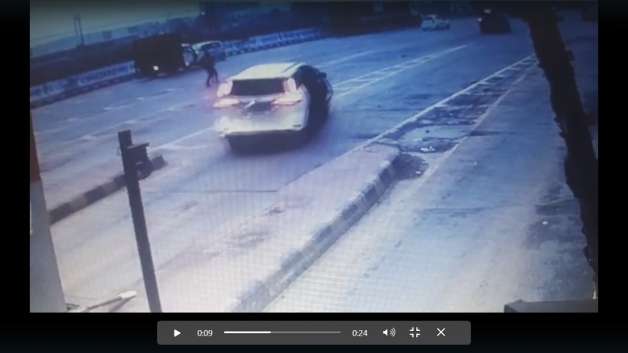 ओवैसी पर हमले का नया वीडियो आया, दौड़ते हुए फायर कर रहे थे आरोपी A new video of the attack on AIMIM Chief and MP Asaduddin Owaisi has surfaced. In this video accused Owaisi's car