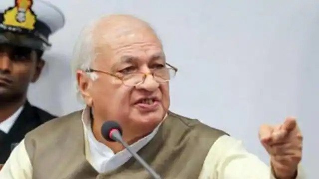 इस्लाम में 5 चीजें अहम, हिजाब नहीं है जरूरीः आरिफ मौहम्मद खान Amidst the hijab controversy, Kerala Governor Arif Mohammad Khan has also commented on it. He has said that the ongoing