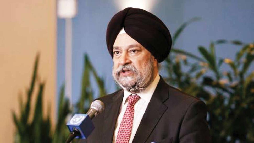 एमओयू व नई योजनाओ को लेकर केंद्रीय मंत्री पूरी से मिले नेक्सजेंन एनर्जिया के चेयरमैन व एमडी With the MoU and new plans for alternative energy sources, Ajay Prakash Pathak, MD, NexGen Energia and Dr. Piyush Dwivedi, Chairman,