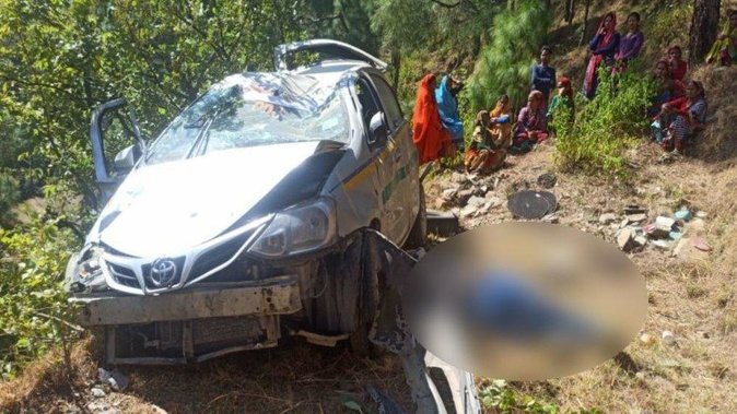 चंपावतः बोलेरो गहरी खाई में गिरी, 14 की मौत, दो-दो लाख मुआवजे का ऐलान A painful road accident has happened in Champawat district of Uttarakhand. A Bolero fell into a deep gorge late on Monday night.