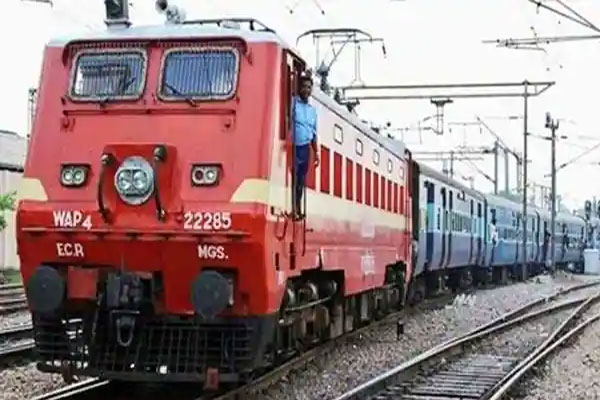 100वीं टेक्सटाइल एक्सप्रेस का संचालन शुरू Mumbai Division of Western Railway operated the 100th Textile Express. Railways has achieved this feat in a span of just 5 months. Railway's