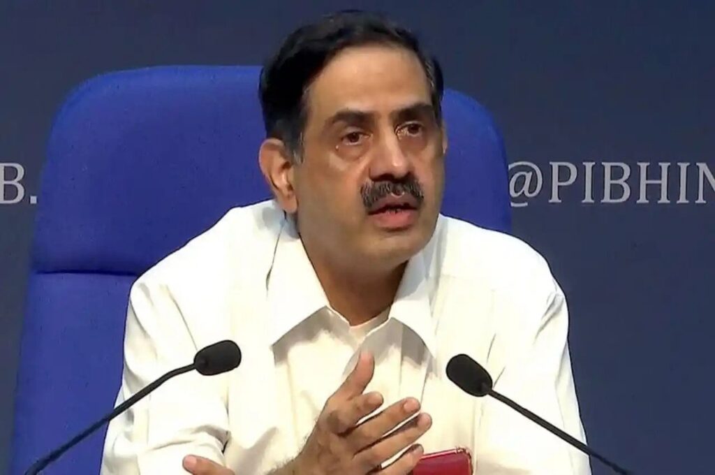 एम्स निदेशक की दौड़ में 32 नाम, शीर्ष पर आईसीएमआर प्रमुख बलराम भार्गव A total of 12 doctors are from AIIMS out of 32 candidates. This includes MV Padma Shrivastava, Head of Neuroscience Center, Nikhil Tandon,
