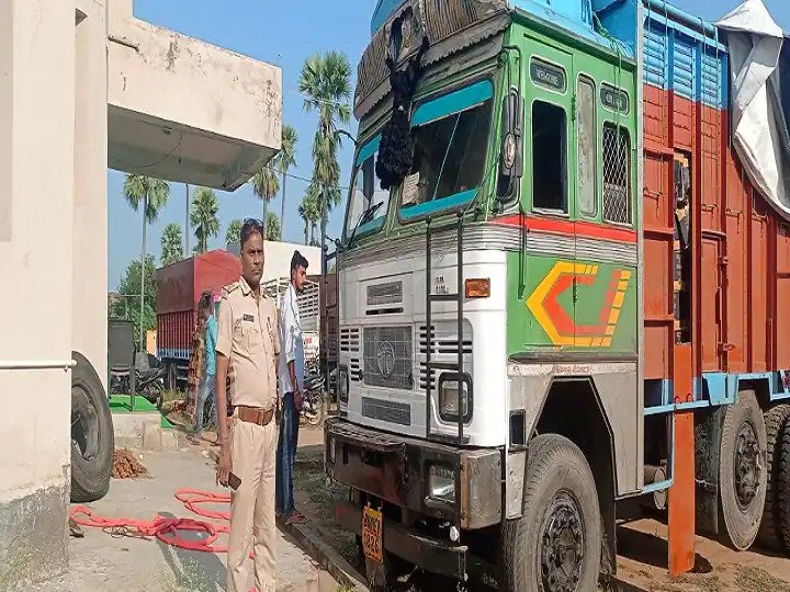 वाह रे बिहार पुलिस, मात्र इतने रुपए में शराब से लदे ट्रक को छोड़ दिया In Gopalganj, taking only 200 rupees, the police let a truck laden with liquor go ahead. When a senior police officer got information