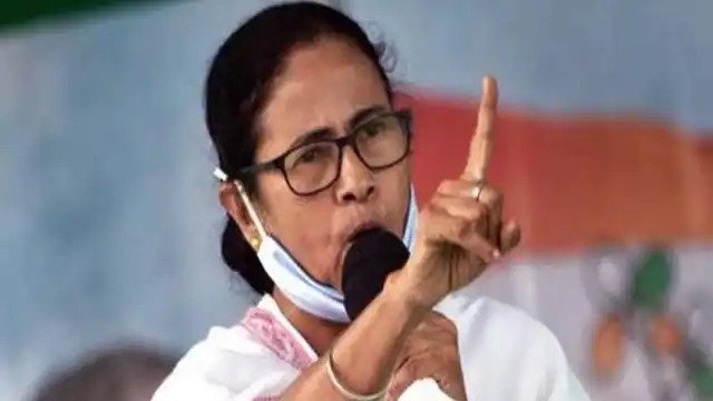 मोदी की काशी में हुंकार भरेंगी ममता बनर्जी Samajwadi Party has been given open support. After a joint press conference with Akhilesh in Lucknow, Mamta Banerjee is going