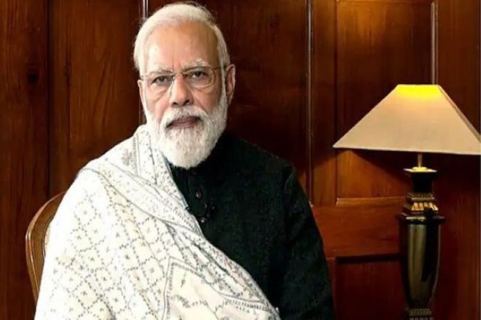 परिवारवादी उप्र को मजबूत नहीं बना सकतेः मोदी Prime Minister Modi held an election rally in Gorakhpur. During this, Prime Minister Modi, while targeting the SP, said that these gross