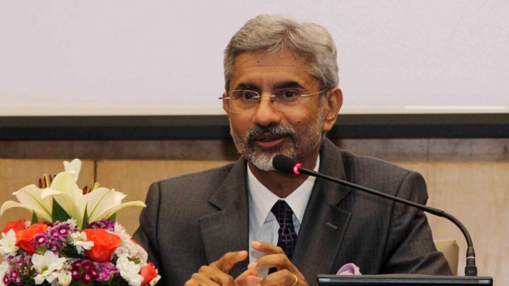 जयशंकर ने श्रीलंका के विदेश मंत्री के साथ वार्ता की Visiting India Sri Lankan Foreign Minister GL Peiris called on Sovmar to External Affairs Minister S Jaishankar. During this bilateral