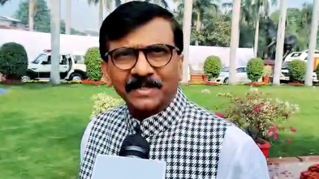 शिवसेना सांसद के घर पहुंची एक हजार करोड़ के घोटाले की आंच The heat of investigation in the land scam has now reached the house of Shiv Sena leader Sanjay Raut. The case is related to the land scam