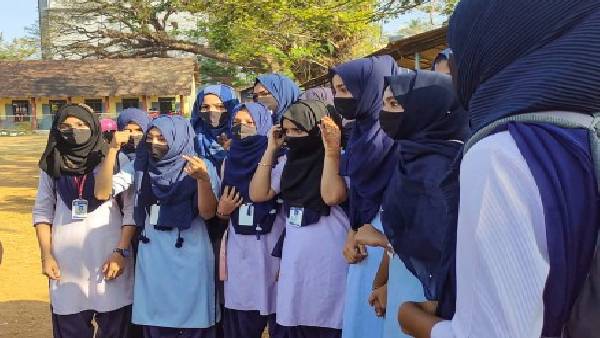 हिजाब विवादः 6 छात्राओं की डिटेल सोशल मीडिया पर शेयर, शिकायत दर्ज Personal information of 6 Muslim girl students demanding entry wearing hijab in educational institution is being shared on social media.