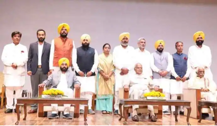 पंजाब के भगवंत मान मंत्रिमंडल में 10 मंत्री शामिल, बैंस सबसे युवा व धालीवाल सबसे बुजुर्ग मंत्री