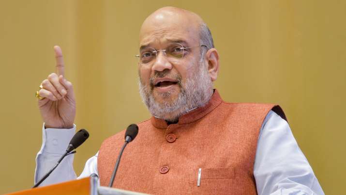 उप्र से सपा और बसपा का सूपड़ा साफः शाह For the last phase of Uttar Pradesh assembly elections 2022, the ruckus has intensified. Union Home Minister Amit Shah addressed public
