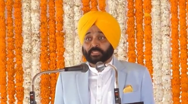 भगवंत मान बने पंजाब के मुखिया, शहीद भगत सिंह के गांव में ली सीएम पद की शपथ